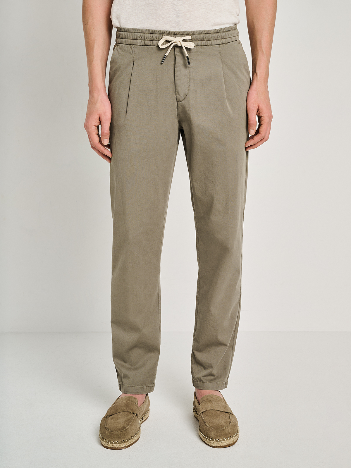 5-813.082.9.055.Ν0215-1200x1600 STAFF CHINOS PLEATED BRIAN MAN SAGE GREEN - Image 1